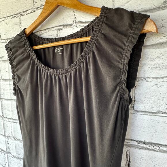Preowned Ann Taylor LOFT Black Ruffled Cap Sleeve Gathered Neckline Small - Picture 3 of 7
